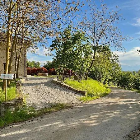 Casa de Férias Spacious Langhe Vacation Family House With Large Garden - Nocciolina