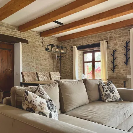 Spacious Langhe Vacation Family House With Large Garden - Nocciolina Feriehus Bossolasco